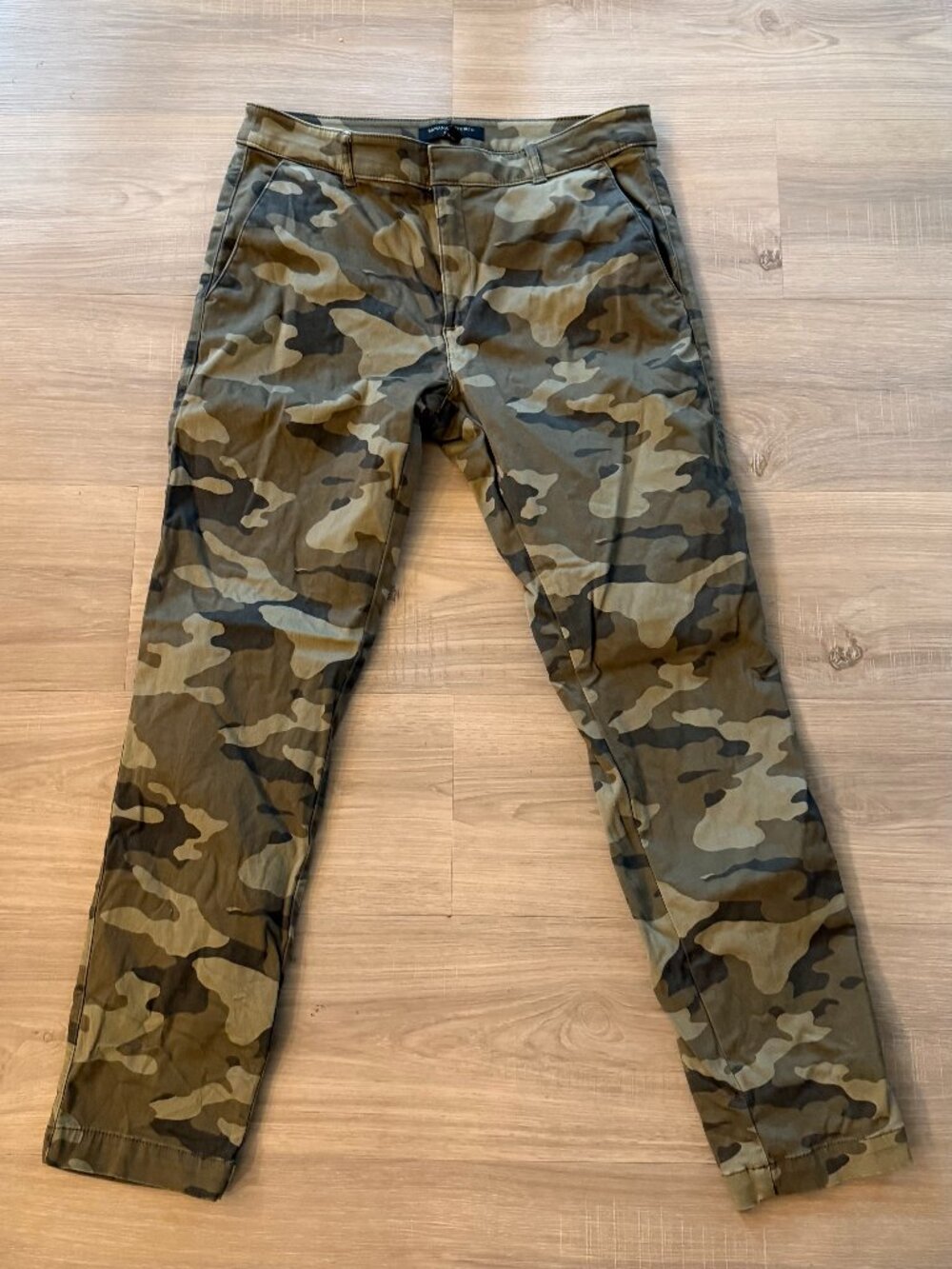 BANANA Republic SLOAN camo pants Women's size 4 ankle length